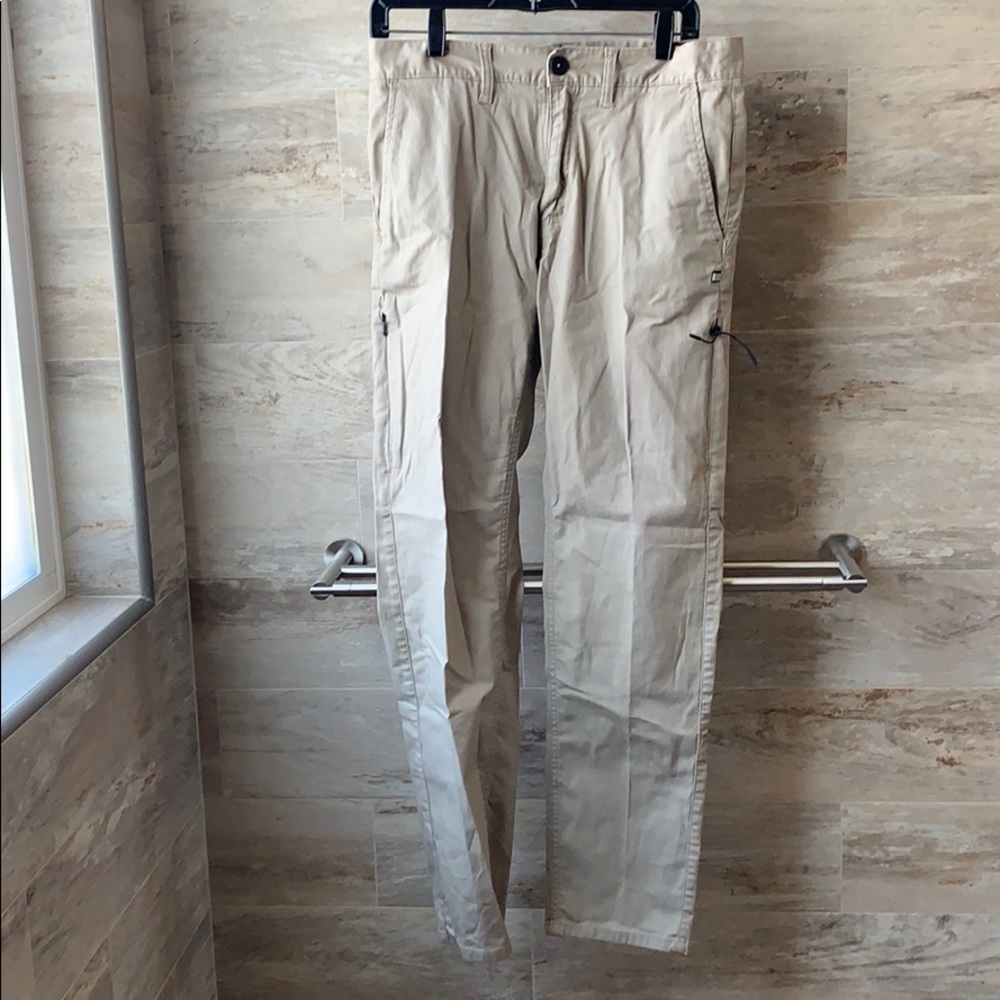 Men’s khaki pants